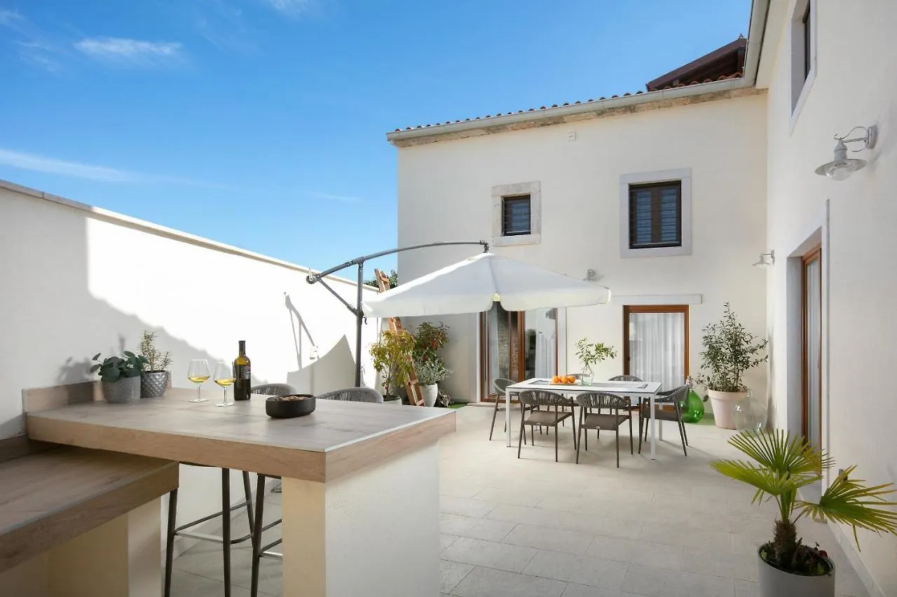Vila House Noe- With Hot Tub Bale