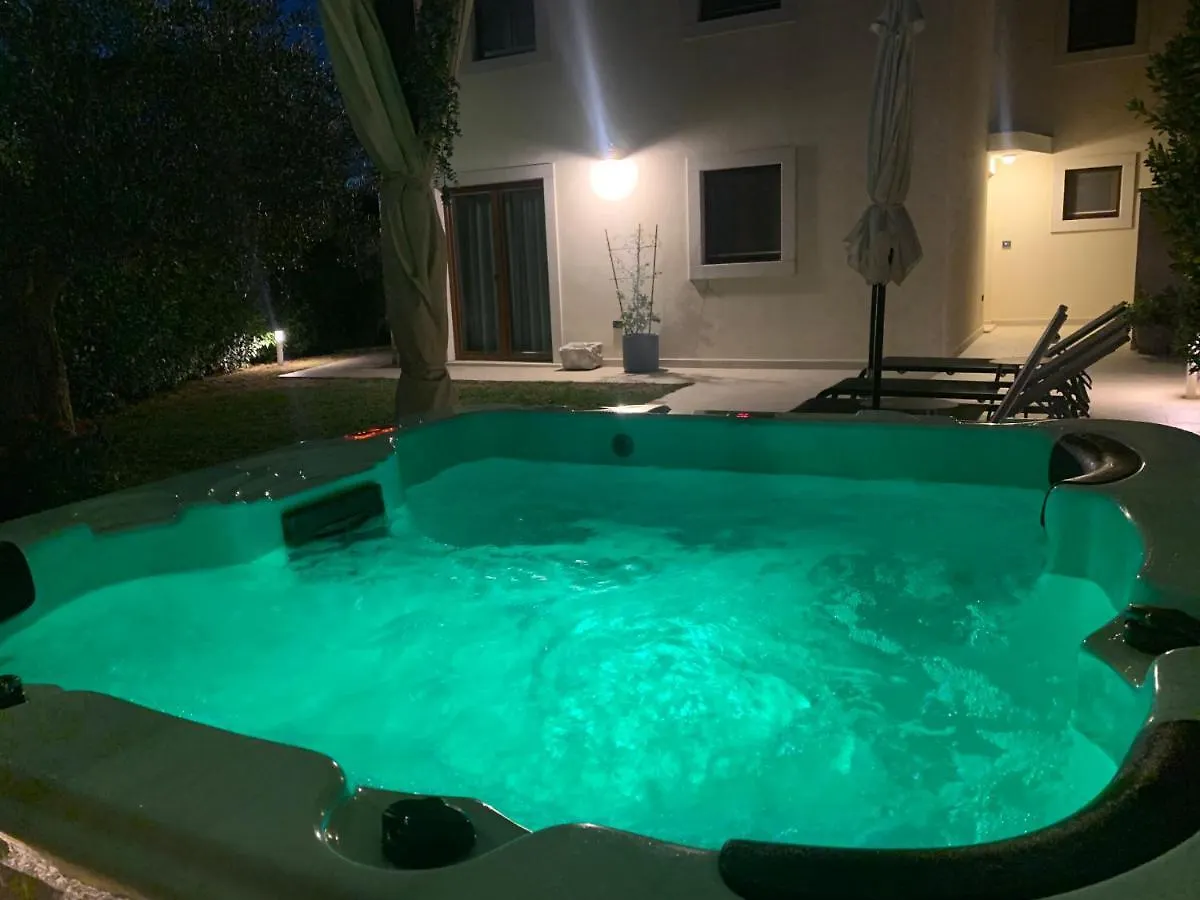 Villa House Noe- With Hot Tub Bale Kroatien