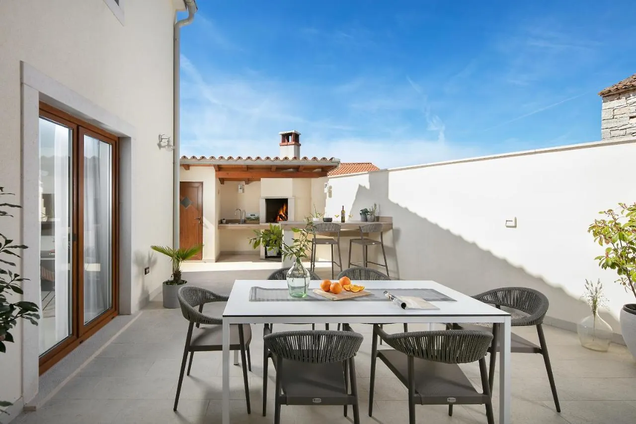 Villa House Noe- With Hot Tub Bale Kroatien