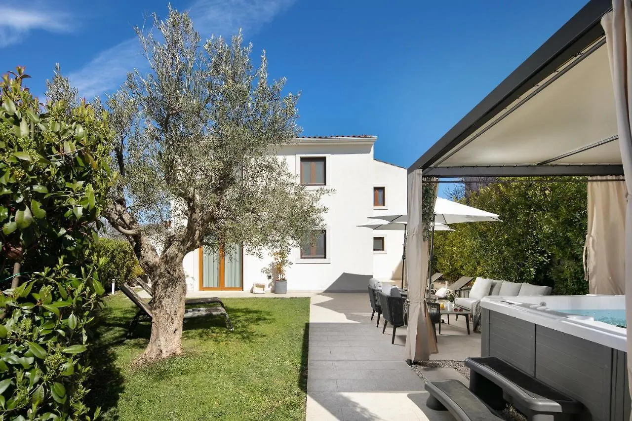 Villa House Noe- With Hot Tub Bale 0*,  Kroatien